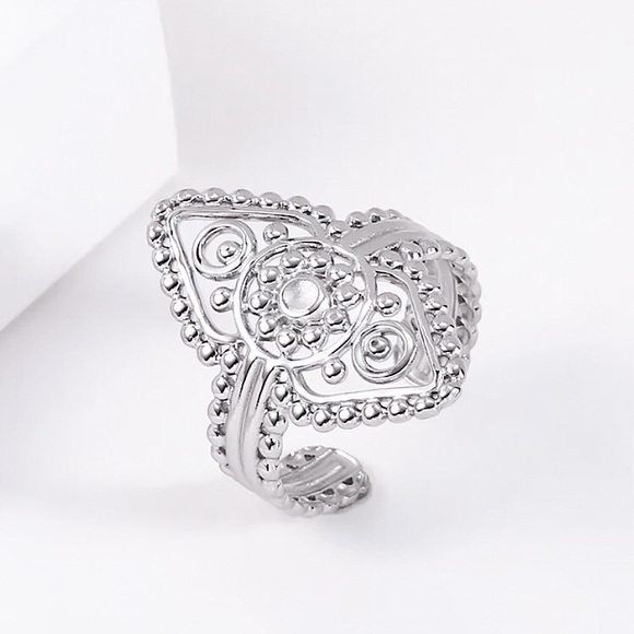 ⚜️𝟯𝟬%𝗢𝗙𝗙 𝗯𝘂𝗻𝗱𝗹𝗲𝘀 𝟯+⚜️ NEW Filigree Adjustable Stainless Steel Ring - Picture 6 of 10